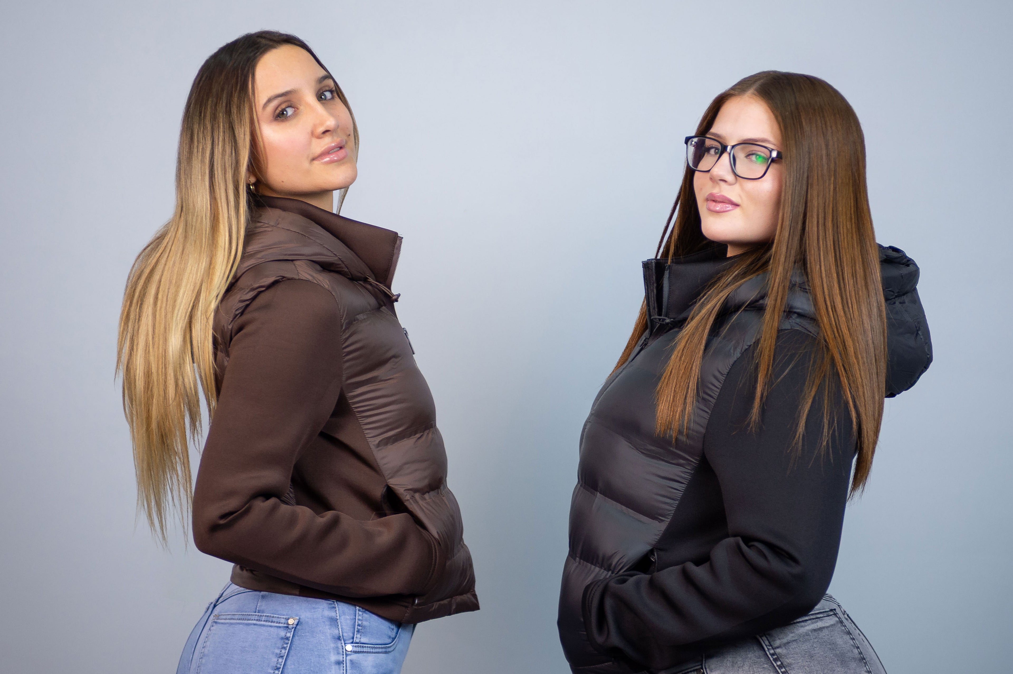 Chaqueta Deportiva Lilia Ajustada y Gorro Removible