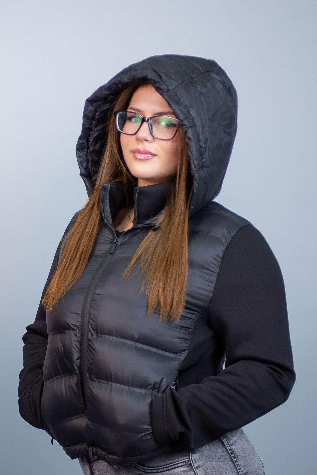 Chaqueta Deportiva Lilia Ajustada y Gorro Removible