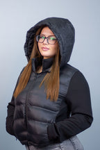 Chaqueta Deportiva Lilia Ajustada y Gorro Removible