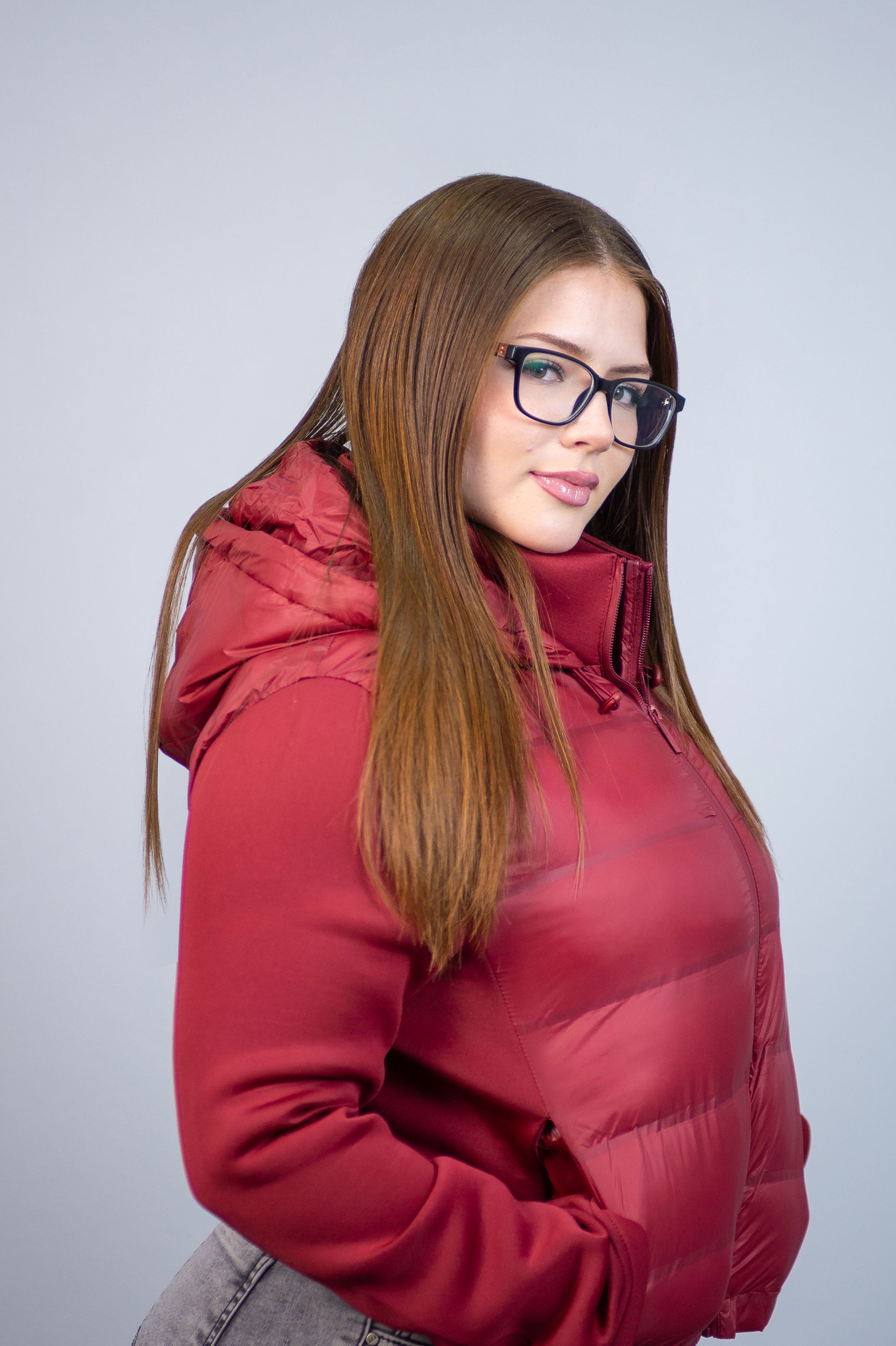 Chaqueta Deportiva Lilia Ajustada y Gorro Removible
