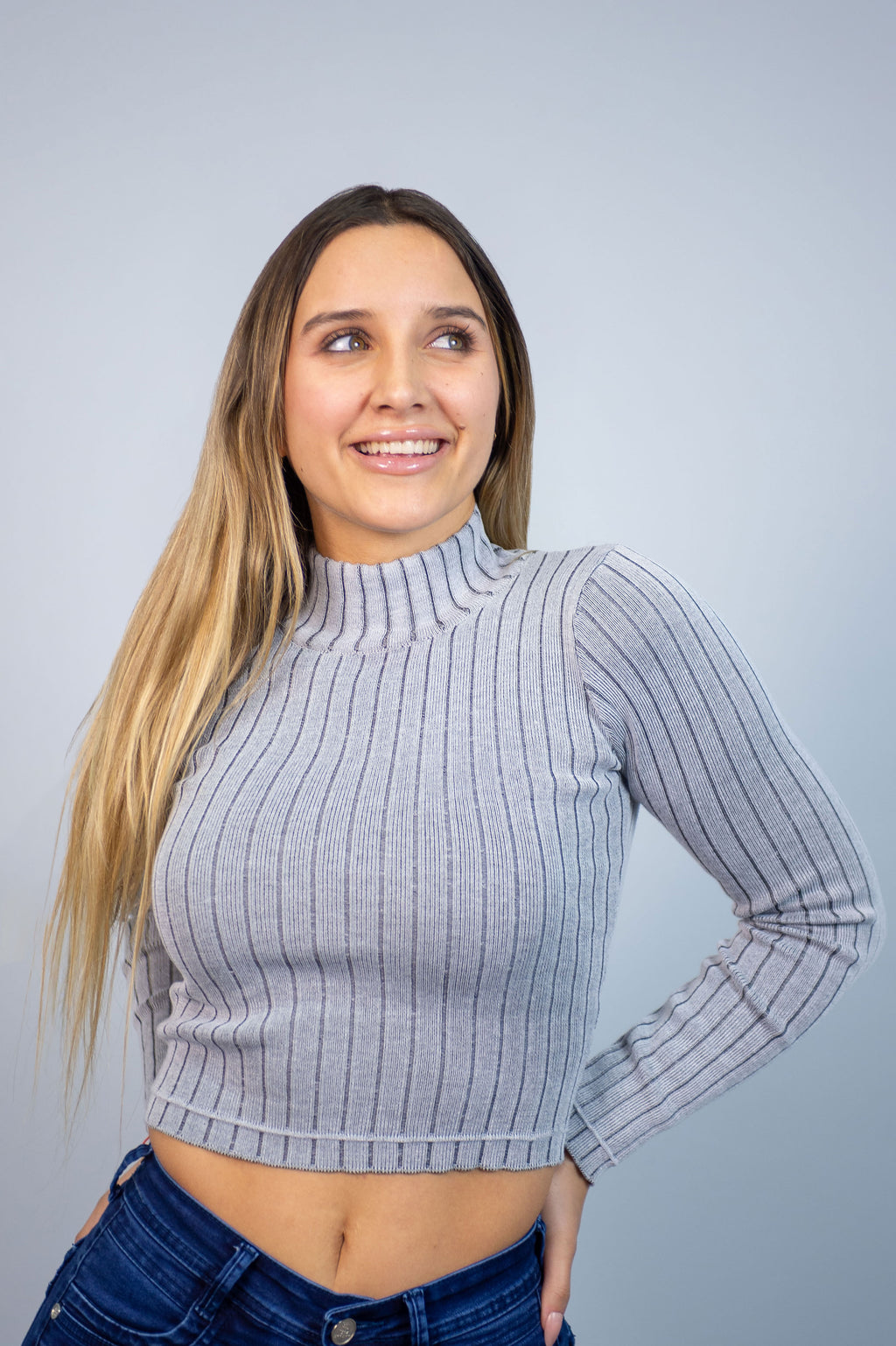 Sweater Crop Camila con Cuello de Tortuga