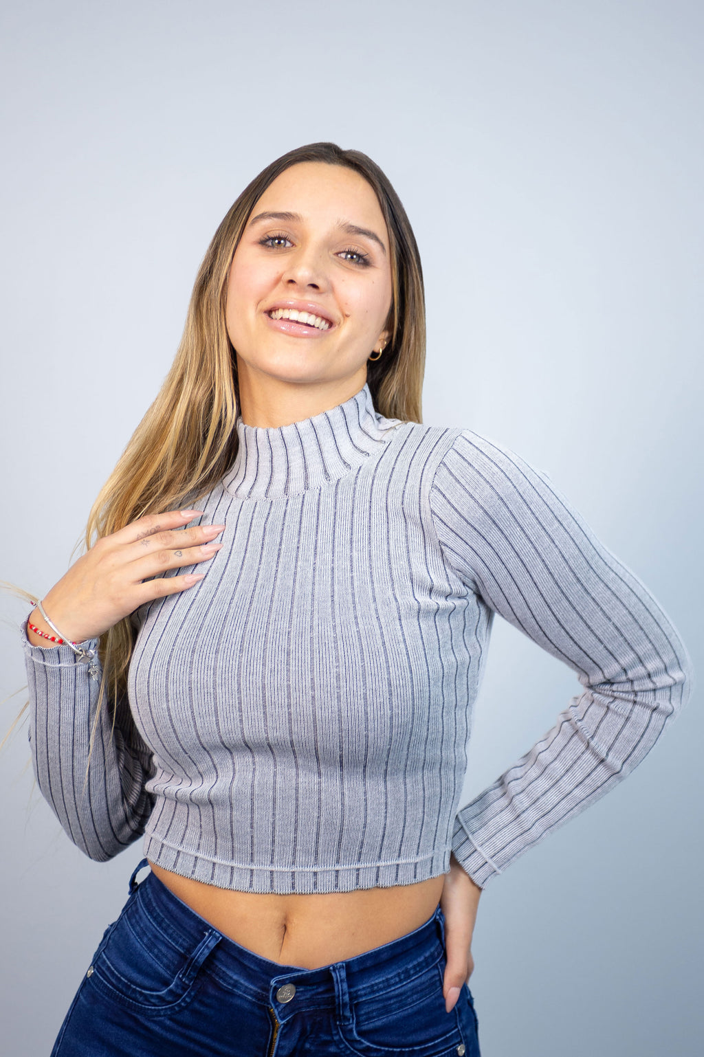 Sweater Crop Camila con Cuello de Tortuga